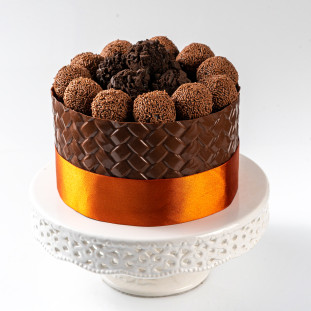 Bolo de aniversário Brigadeiro Belga Ao Leite e Oreo